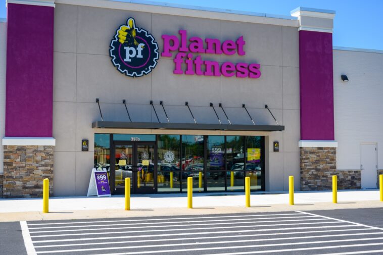 woman-claims-gym-membership-canceled-after-planet-fitness-worker-labeled-her-‘transphobic’-for-reporting-man-in-locker-room