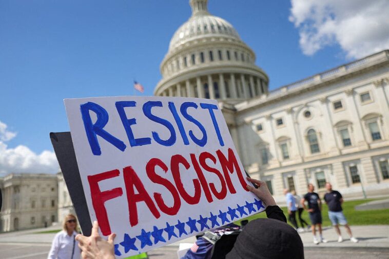 democrat-fascist-hunters-think-you’re-too-dumb-to-know-what-‘fascist’-means