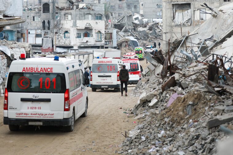 hamas-blocking-contractors-from-area-set-for-new-construction-touted-in-trump’s-gaza-peace-plan:-report