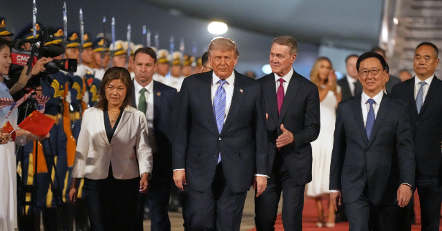 beijing-rolls-out-the-red-carpet-for-trump:-bright-lights-and-hundreds-of-children-greet-president-in-china