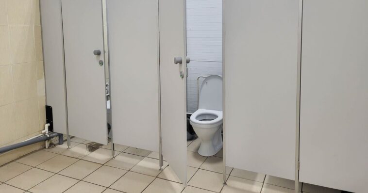 developing:-trans-student-accused-of-recording-40+-students-underneath-bathroom-stalls-in-a-loudon-county-hs