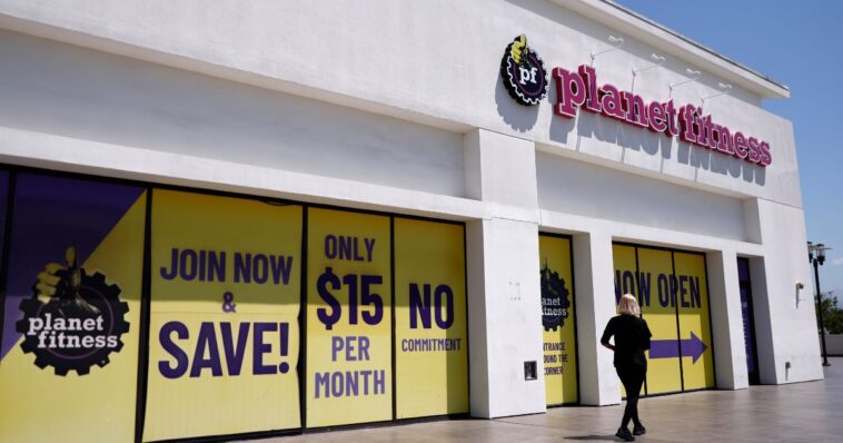 planet-fitness-canceled-woman’s-membership-after-she-reported-man-in-women’s-locker-room,-called-cops-on-her