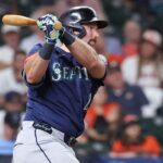 cal-raleigh-ends-0-for-38-streak-with-unorthodox-superstition-involving-his-full-uniform