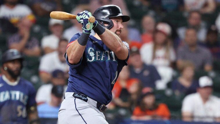 cal-raleigh-ends-0-for-38-streak-with-unorthodox-superstition-involving-his-full-uniform