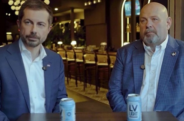 so-authentic!-camera-catches-pete-buttigieg-and-another-democrat-being-coached-on-how-to-act-‘normal’-at-a-campaign-event-(video)