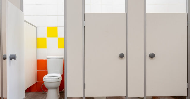 sheriff’s-office-investigates-loudoun-county-high-school-student-allegedly-filming-other-students-in-bathroom