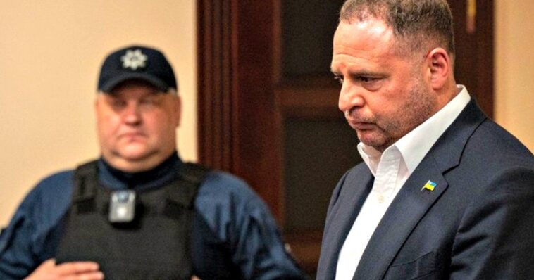 zelensky’s-right-hand-man-andriy-yermak-gets-pre-trial-arrest-in-corruption-probe,-bail-set-at-$3-million-(videos)