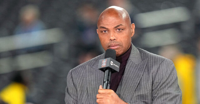 charles-barkley-pays-tribute-to-jason-collins,-says-we-still-live-in-‘homophobic-society’