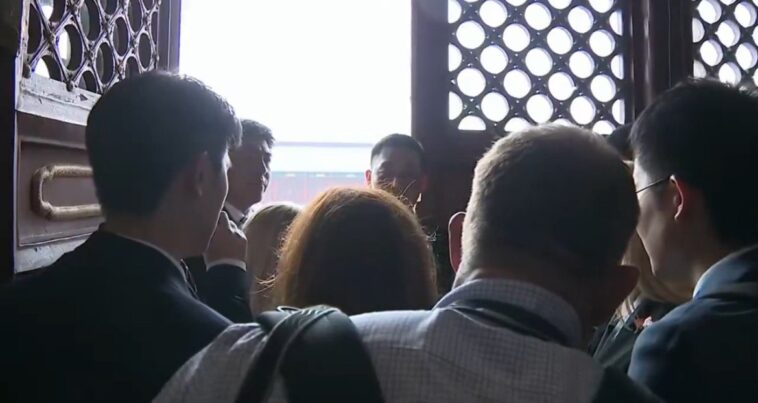 us-secret-service-and-press-get-into-tense-30-minute-standoff-with-chinese-agents-during-trump’s-visit-(video)