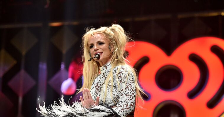 britney-spears-reportedly-seen-barking-and-screaming-during-knife-wielding-spectacle-at-restaurant