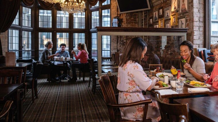 mother’s-day-chaos-at-a-steakhouse-includes-knives-thrown-at-waiters-and-a-touching-mother-daughter-arrest