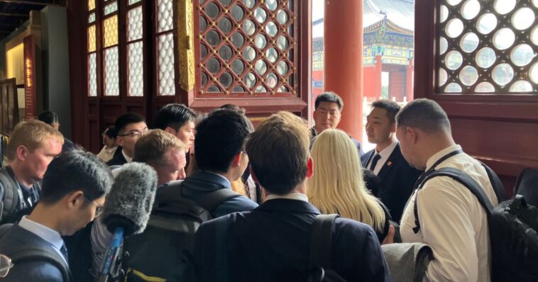 behind-the-scenes-clashes-hit-trump-–-xi-summit:-wh-staffer-trampled,-american-press-smothered-by-chinese-officials