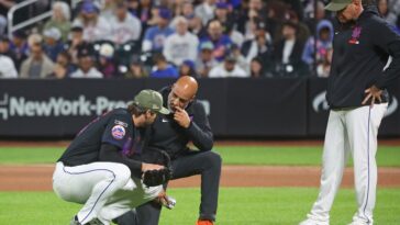 clay-holmes-fractures-fibula-in-loss-to-yankees-in-latest-mets-injury-nightmare