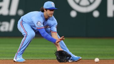 rangers-infielder-josh-smith-to-be-hospitalized-at-least-one-week-with-viral-meningitis-diagnosis