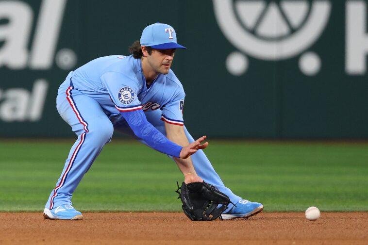 rangers-infielder-josh-smith-to-be-hospitalized-at-least-one-week-with-viral-meningitis-diagnosis