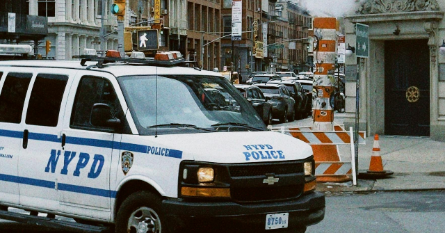 video-—-nypd:-suspected-drunk-driving-crash-kills-two-men,-injures-three-outside-barber-shop