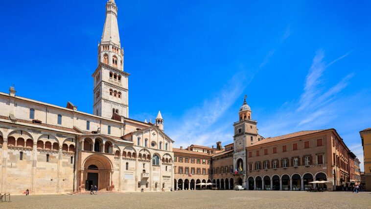 several-injured-after-car-plows-into-italy-crowd,-driver-stabs-passerby:-report