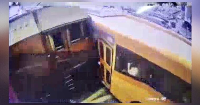 shock-videos:-train-crashes-into-bus-at-a-bangkok-rail-crossing,-leaving-at-least-8-dead,-35-injured