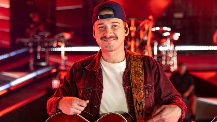 country-star-morgan-wallen-walks-out-with-florida-legend-tim-tebow,-refuses-to-gator-chomp