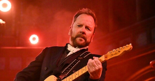 kiefer-sutherland-cancels-us.-concert-tour-due-to-‘very-low’-ticket-sales