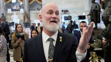exclusive-—-rep.-derrick-van-orden:-gop-can-hold-house-by-focusing-on-‘gas,-groceries,-and-grandkids’