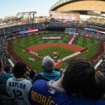 selfie-video-captures-scary-moment-baseball-fan-at-mariners-game-gets-hit-in-the-skull-by-foul-ball