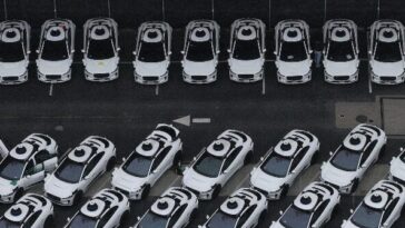 robotaxi-rebellion:-50-waymo-self-driving-cars-circle-atlanta-neighborhood-for-hours-at-a-time