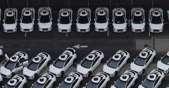 robotaxi-rebellion:-50-waymo-self-driving-cars-circle-atlanta-neighborhood-for-hours-at-a-time