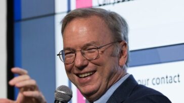 u.-of-arizona-graduates-boo-democrat-mega-donor-and-ex-google-boss-eric-schmidt’s-comments-on-ai