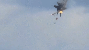 two-navy-jets-crash-midair-as-crew-successfully-ejects-during-idaho-military-base-air-show