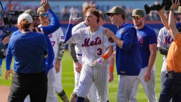 yankees-infielders-collide,-allowing-mets-to-score-game-winning-run-in-dramatic-comeback