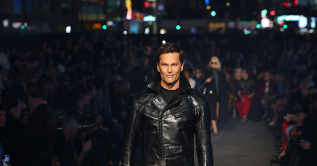 tom-brady-makes-catwalk-debut-at-gucci-fashion-show