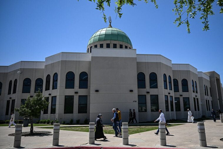 at-least-1-dead-in-active-shooter-incident-near-islamic-center