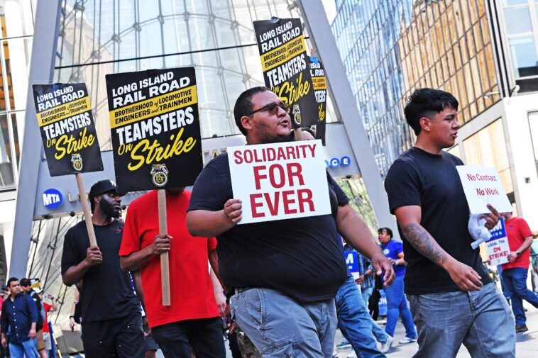 top-5-lirr-earners-make-over-$200k-in-overtime-—-with-highest-paid-foreman-raking-in-nearly-$400k
