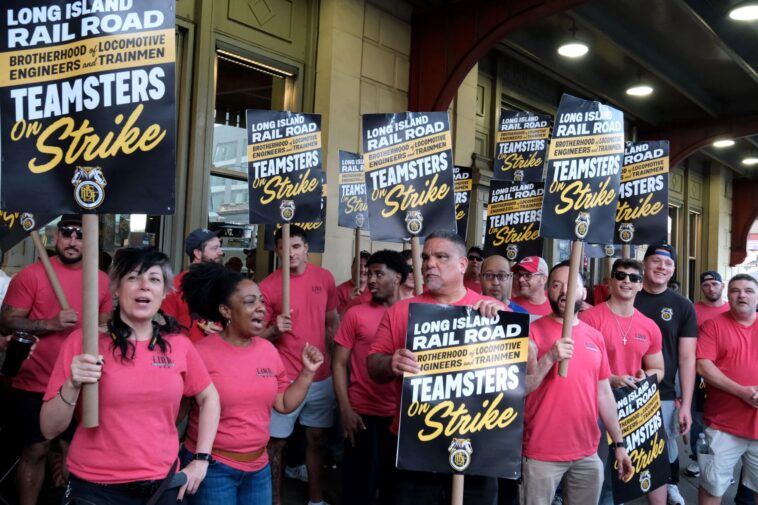 lirr-strike-over-after-mta,-unions-reach-deal