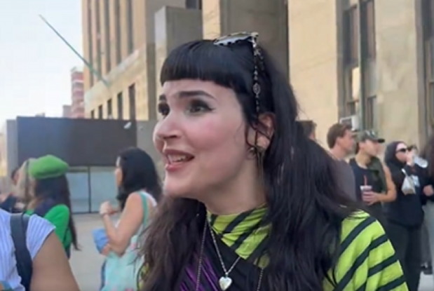 total-psychos:-credentialed-female-‘journalists’-show-up-to-fangirl-alleged-murderer-luigi-mangione-at-hearing-(video)