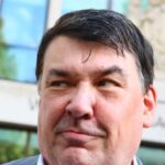 london’s-met-police-apologise-for-arresting-it-crowd-creator-linehan-for-trans-critical-tweets