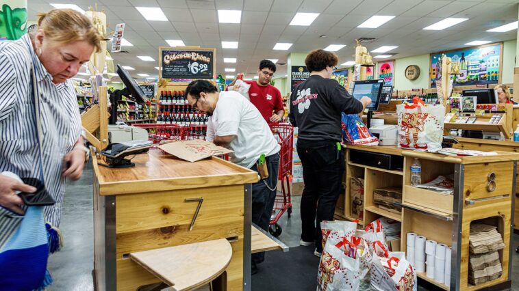 trader-joe’s-workers-shut-down-long-running-checkout-line-rumor:-‘over-the-top-friendliness’