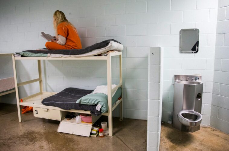 exclusive:-doj-investigating-prison-system-that-forces-women-to-share-cells-with-violent-men