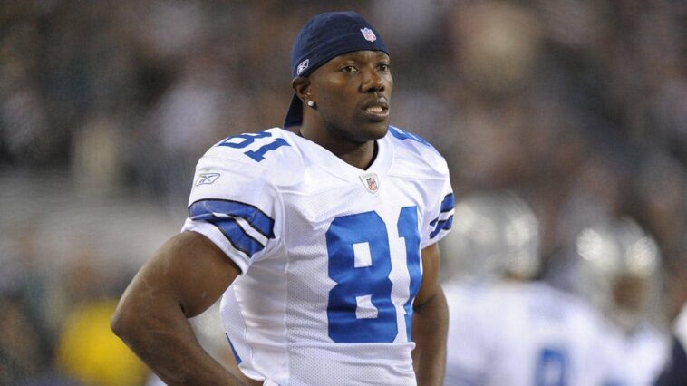hall-of-fame-receiver-terrell-owens-accuses-longtime-manager-of-‘stealing’-from-him:-‘liar-and-a-thief’