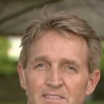 flake:-trump’s-paxton-endorsement-puts-texas-in-‘jeopardy’-for-gop