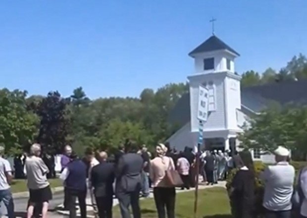 america:-hundreds-of-strangers-show-up-for-funeral-of-wwii-veteran-with-no-living-relatives-(video)