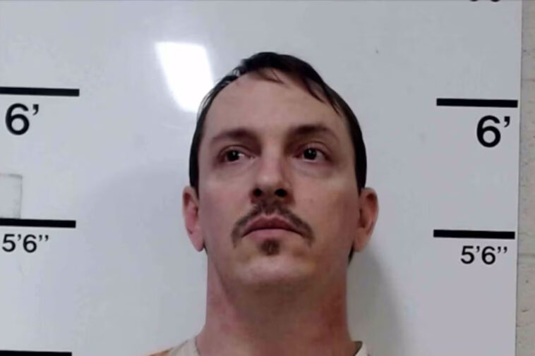 meth-crazed-son-decapitates-mom,-answers-door-to-cops-naked-—-and-swallows-scrawled-confession
