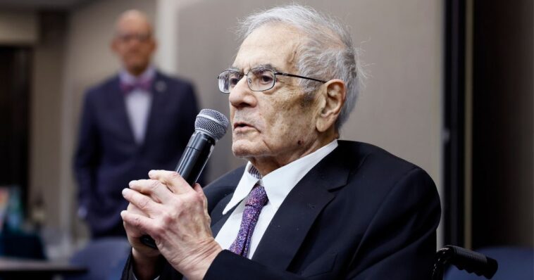 breaking:-longtime-dem-congressman-barney-frank-dies-at-86