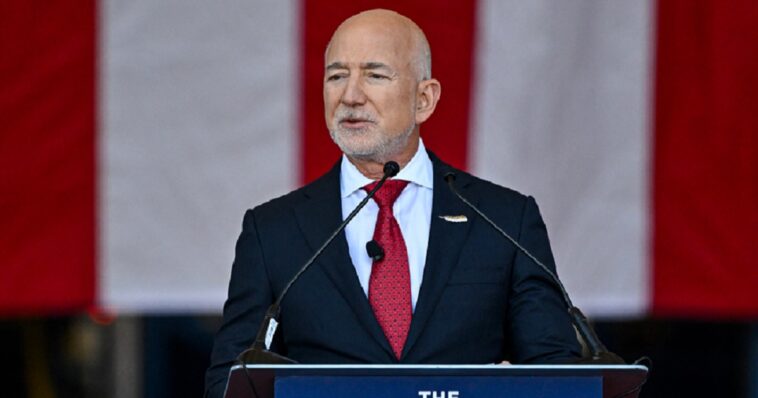 bezos-skewers-nyc:-if-amazon-ran-like-the-city,-‘packages-would-take-6-weeks-to-arrive’-with-huge-fee