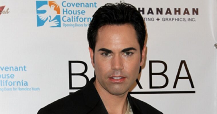 makeup-mogul-walks-away-from-hollywood,-donates-fortune-to-become-catholic-priest:-‘never-been-happier’