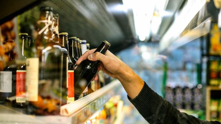 american-beer-drinkers-lament-demise-of-iconic-brand-after-177-years-as-many-cite-‘mistake’