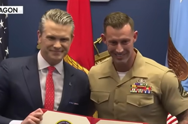 hero:-fox-news-contributor-who-lost-both-legs-in-afghanistan-re-enlists-in-the-us.-marine-corps-(video)