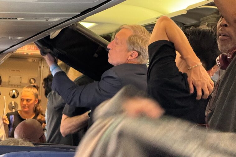 moment-billionaire-tom-steyer-flies-southwest-—-and-the-surprising-reaction-he-got-from-passengers
