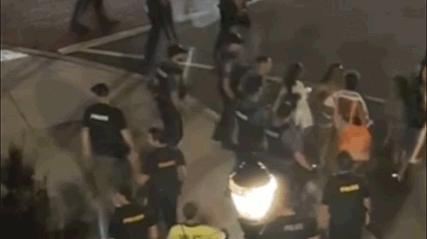 rowdy-teen-takeover-hits-popular-beach-hot-spot-with-wave-of-arrests,-assaults,-emergency-curfew:-video